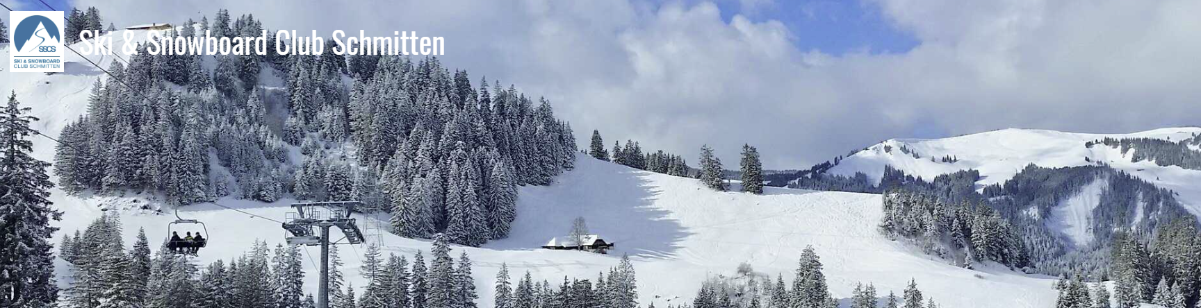 Verschneites Skigebiet mit Bergbahnen bei Schmitten